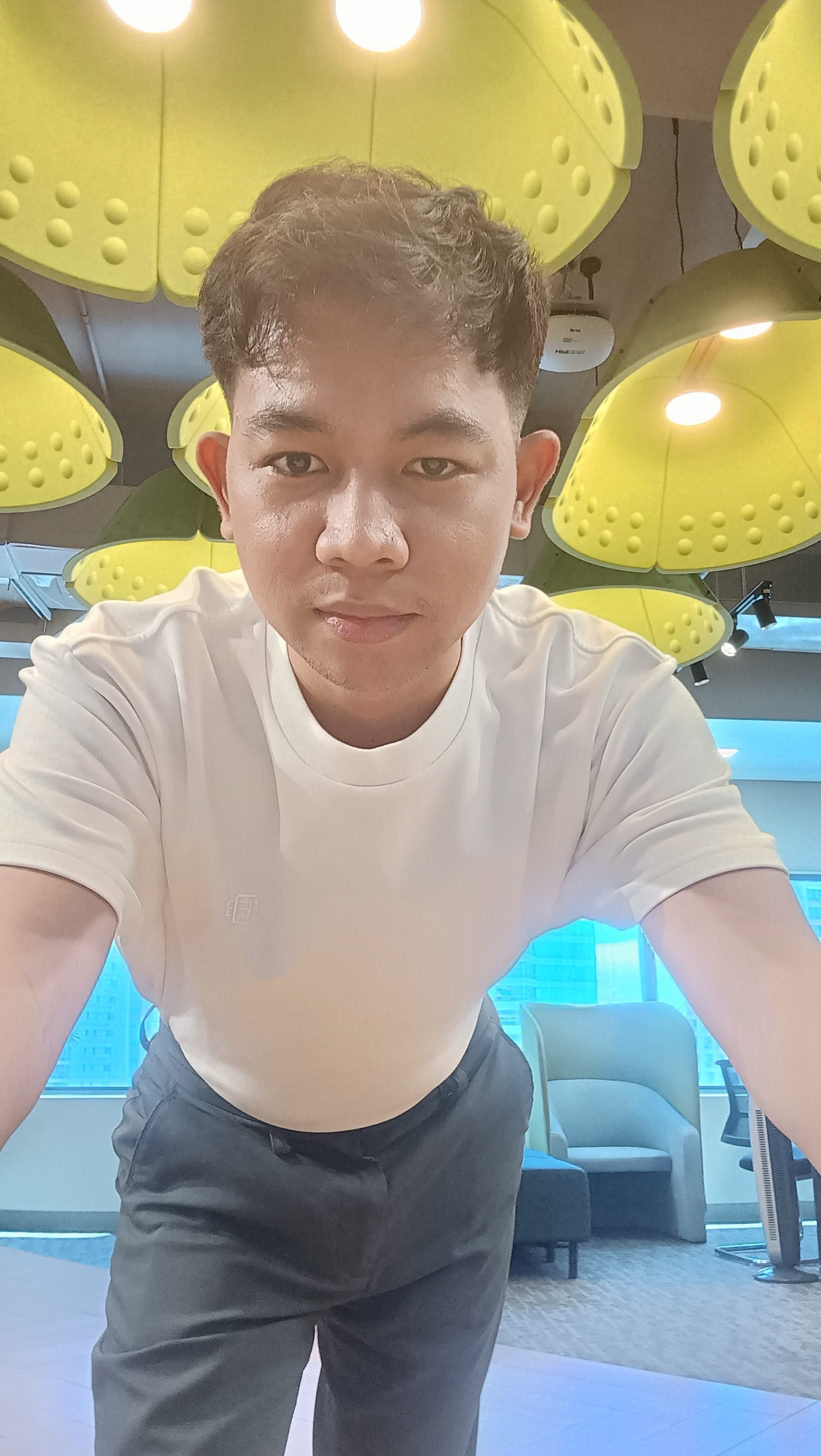 Allan wants to do a stare contest with you. 🤣